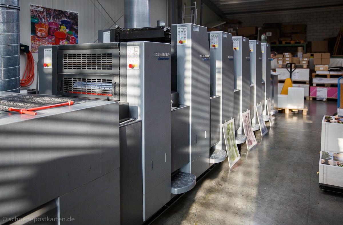 Auf dieser Heidelberger Druckmaschine werden unsere Schönen Postkarten gedruckt. Auf dieser Heidelberger Druckmaschine werden unsere Schönen Postkarten gedruckt.