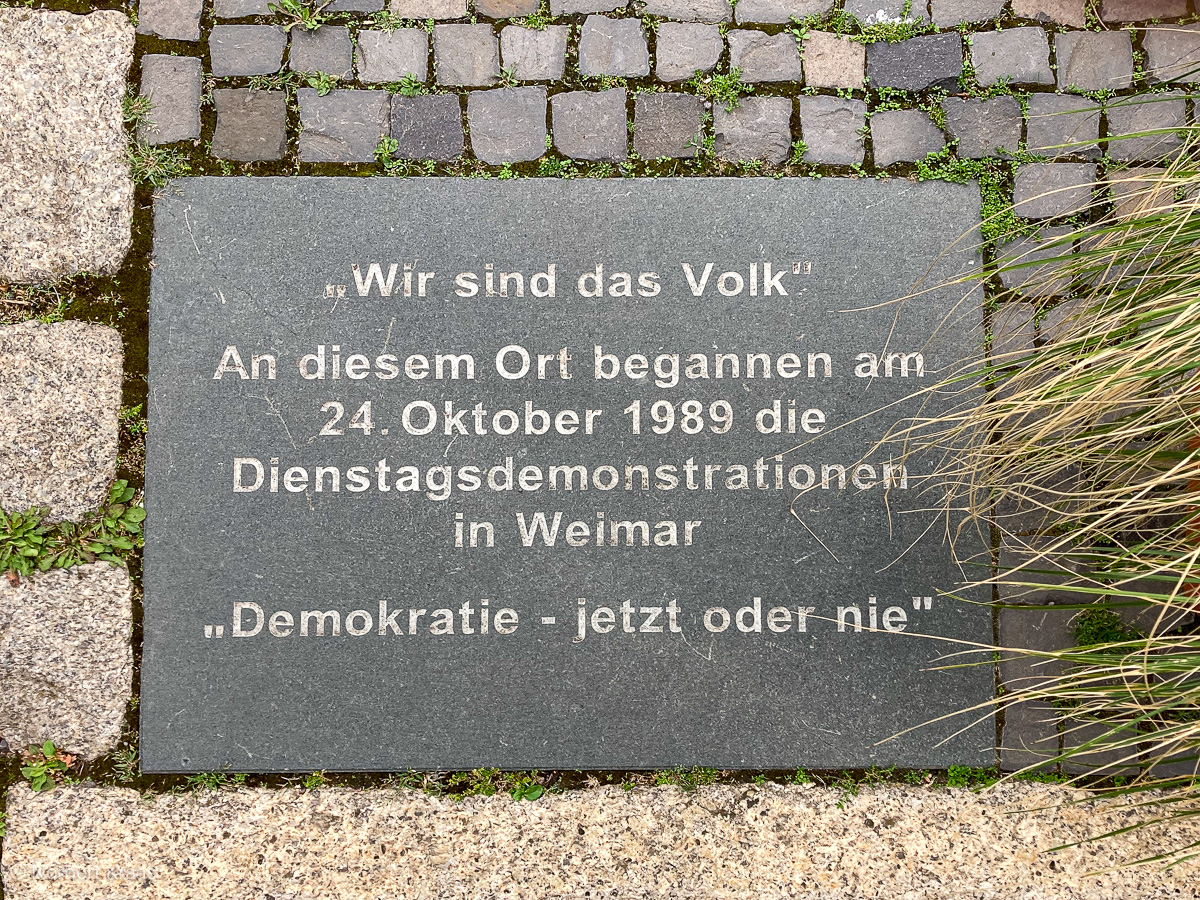 Drei mutige Bibliothekarinnen der Hochschule für Architektur und Bauwesen gelten heute als Initiatorinnen Drei mutige Bibliothekarinnen der Hochschule für Architektur und Bauwesen gelten heute als Initiatorinnen