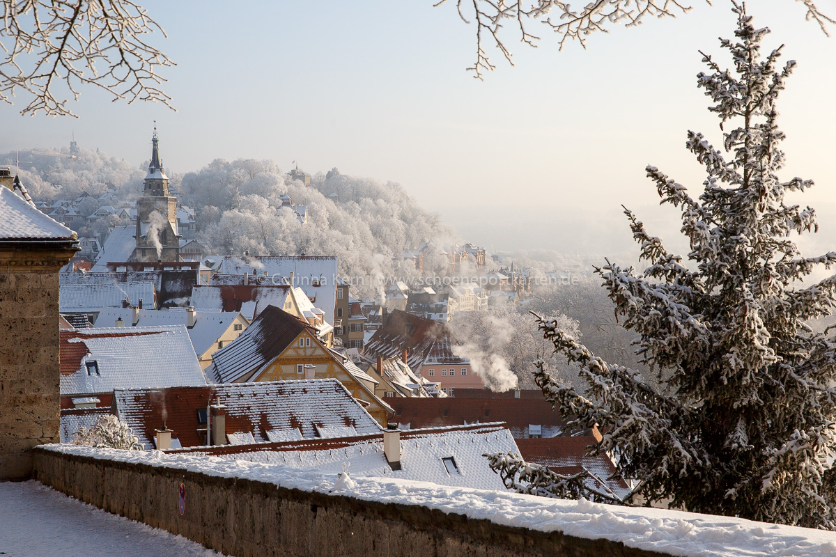 Tübingen, die Winterschöne: Blick vom Schloss auf Altstadt und Österberg. Foto: Corinna Kern