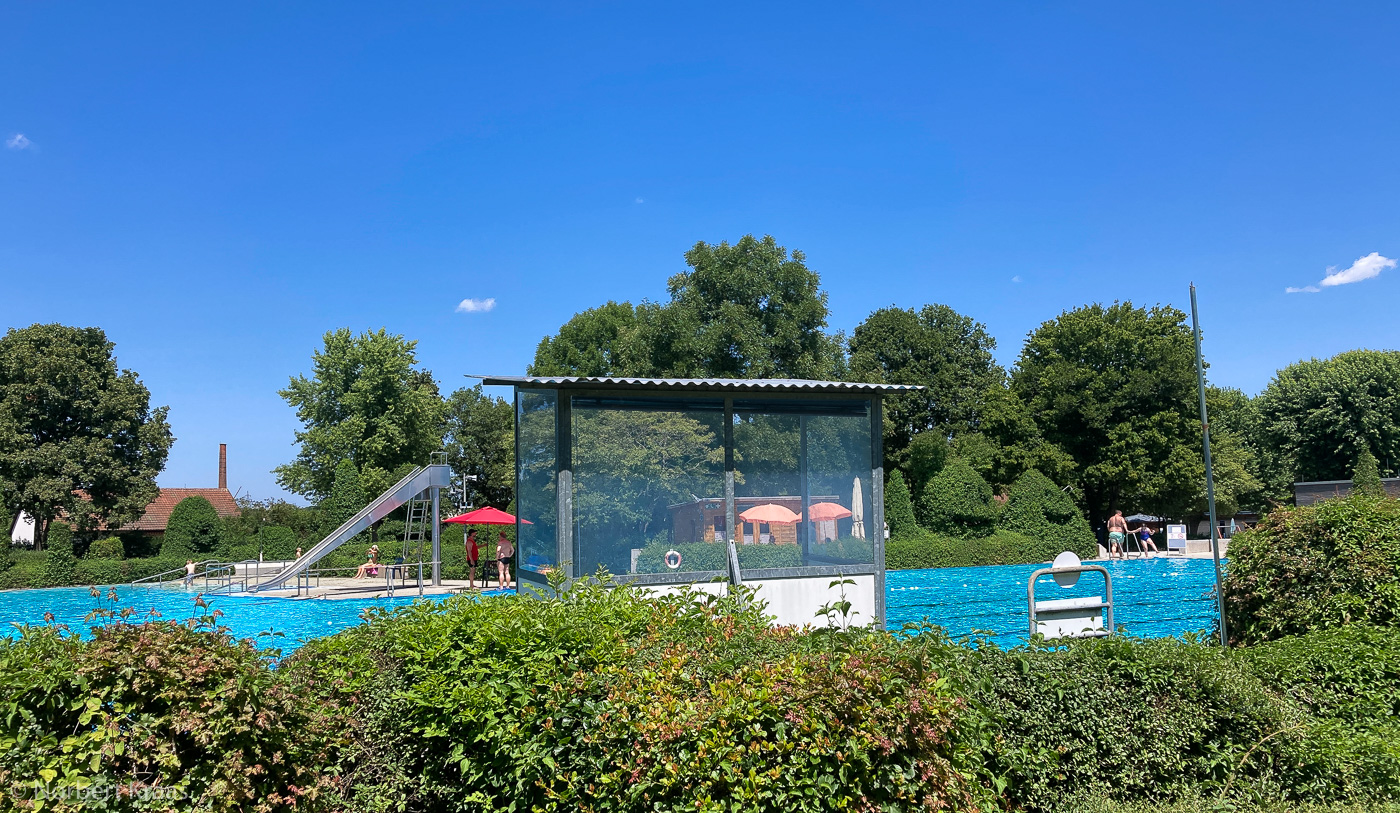 Sehnsuchtsort Freibad: Kurzurlaub in nächster Nähe. Freibad Hechingen. Foto: Norbert Kraas